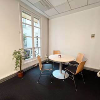 Bureau privé 16 m² 3 postes Coworking Rue Cambon Paris 75001 - photo 5